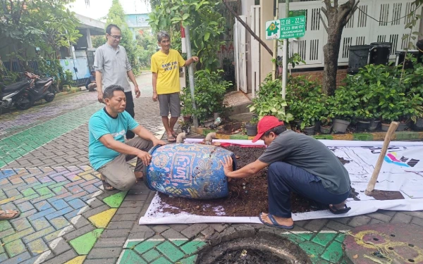 Panen Kompos dari Sumur Resapan,  Inovasi Hijau dari Kampung Edukasi Sampah Sidoarjo Menginspirasi Nusantara