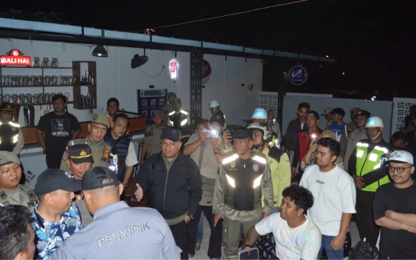 Thumbnail Berita - Wabup Rianto Bersama TNI-Polri Segel 2 Lokasi Tempat Hiburan Malam di Kabupaten Asahan