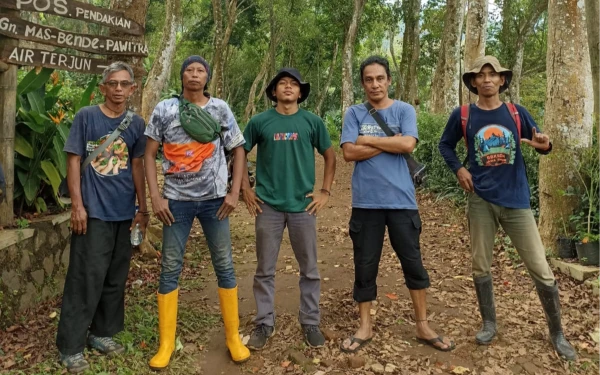 Thumbnail Berita - Sambut Hari Lingkungan Hidup Sedunia, IKMSR Tanam Pohon di Lereng Gunung Emas Mojokerto