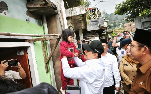 Thumbnail Berita - Bahagianya Naira, Calon Siswa Sekolah Rakyat Kota Batu Dikunjungi Mensos Gus Ipul