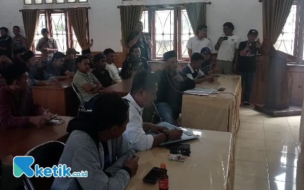 Thumbnail Berita - DPMD Sampang Disorot Terkait Lambatnya Penerbitan Kode Siskeudes hingga Pemecatan Sepihak di Banyuates