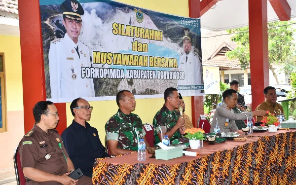 Thumbnail Berita - Bangun Kembali Kepercayaan, Forkopimda dan TNI Temui Tokoh Masyarakat Ijen