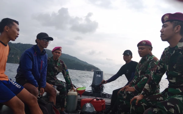 Thumbnail Berita - Lompat dari Kapal Hingga Berenang 2 Jam di Lautan Menuju Pulau Nusa Barung Jember, Ini Kronologi 2 ABK Jadi Korban Penipuan Perusahaan
