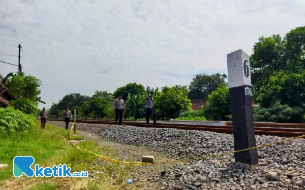 Thumbnail Berita - Ditlantas Polda Jatim Gelar Olah TKP Kecelakaan Maut KA Malioboro Express di Magetan