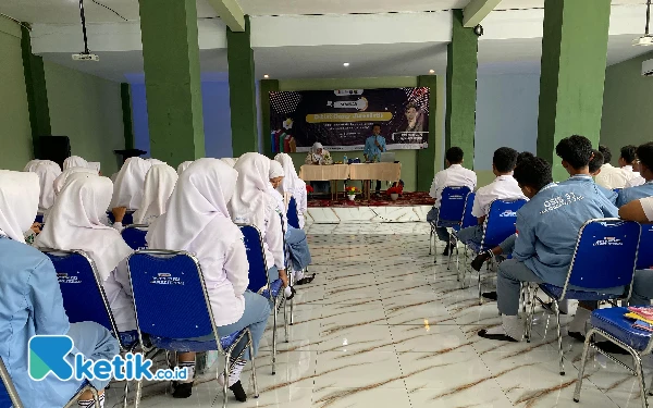 Thumbnail Berita - Tumbuhkan Literasi Media, PJS Berbagi Ilmu Jurnalistik kepada Siswa SMAN 1 Ketapang