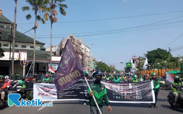 Thumbnail Berita - Suarakan Empat Tuntutan Nasional, Ojek Online di Jember Tolak Jadi Sapi Perah