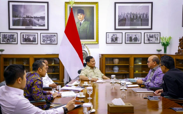Thumbnail Berita - Pulang dari Thailand, Prabowo Langsung Panggil Empat Menteri Bahas Percepatan Hilirisasi