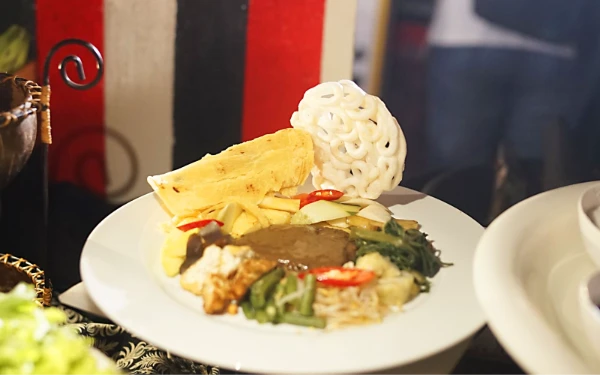 Hotel Lamora Sajikan Jack Marrow, Kreasi Unik Padukan Rujak Cingur dan Roti Maryam