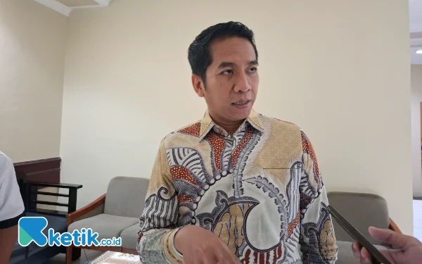 Thumbnail Berita - Pedestrian Jalan Tunjungan Rusak, Eri Irawan Ingatkan Pemkot Surabaya