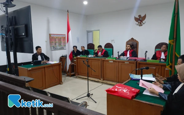 Thumbnail Berita - Kasus Minyak Ilegal Berujung TPPU, Jaringan Transaksi Arjani Terbongkar di Persidangan PN Palembang