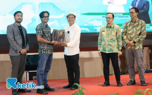 Thumbnail Berita - Tingkatkan Daya Saing Daerah, 500 Pelaku Usaha Raih Apresiasi dan Sertfikasi Pemkab Bandung