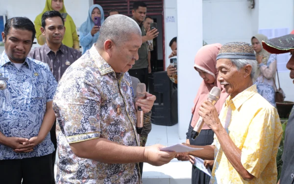 Thumbnail Berita - Pemkab Asahan Serahkan BPJS Kesehatan Gratis dan KIP Untuk Warga 4 Kecamatan