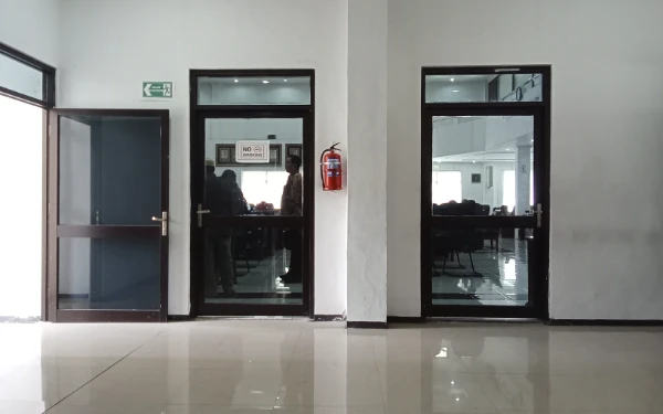 Wartawan Dilarang Meliput Rapat Kerja DPRD Lumajang Soal PT Kalijeruk Baru