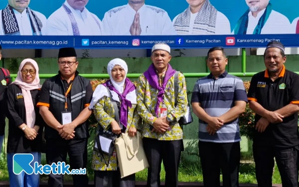 Thumbnail Berita - Ashuri dan Uun Wakili Jemaah Haji Tambahan Pacitan, Susul Berangkat ke Tanah Suci