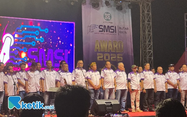 Thumbnail Berita - SMSI Blitar Raya Award 2025 Jadi Magnet Publik, Bupati Rijanto: Media Dorong Ekonomi Kerakyatan