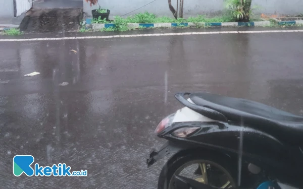 Thumbnail Surabaya Diprakirakan Hujan di Awal Pekan, Begitu Juga Malang Raya