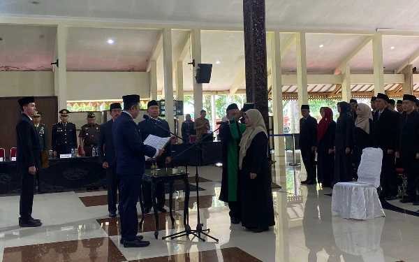 Thumbnail Berita - Anisatul Hamidah Resmi Menjabat Pj Sekda Bondowoso, Bupati Abdul Hamid Beri Pesan Khusus