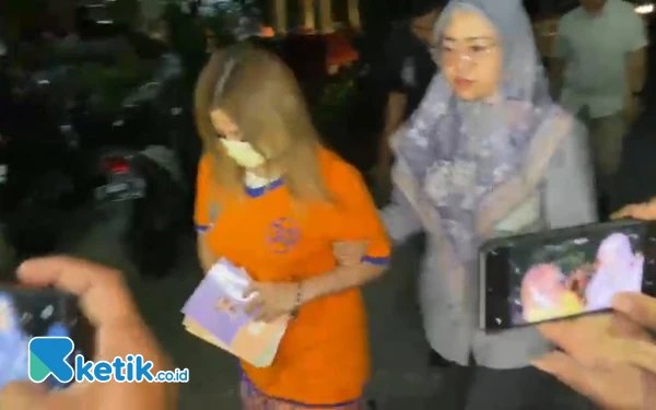 Ini Alasan Jan Hwa Diana Tahan Ijazah Mantan Karyawannya