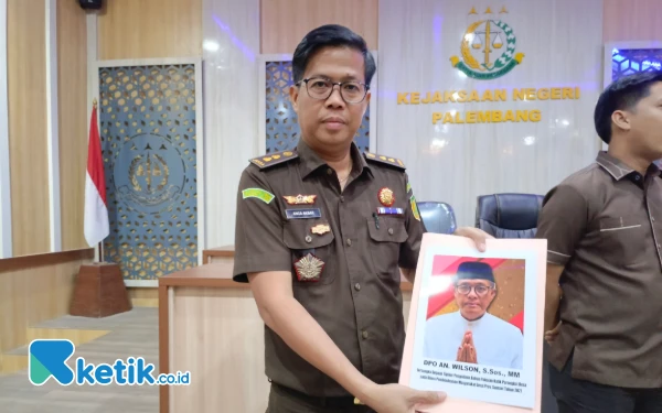 Thumbnail Berita - Mangkir dari Panggilan, Wilson Plt Kadis PMD Sumsel jadi Buronan Kejaksaan di Kasus Korupsi Batik