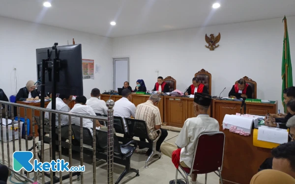 Thumbnail Berita - Bupati Muara Enim Edison Mangkir di Sidang Korupsi Batang Hari Sembilan, Hakim Perintahkan Pemanggilan Ulang