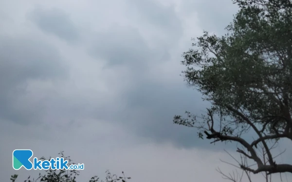 Thumbnail Berita - Siapkan Payung! Cuaca Berawan Selimuti Surabaya Hari Ini, Selasa 27 Mei 2025