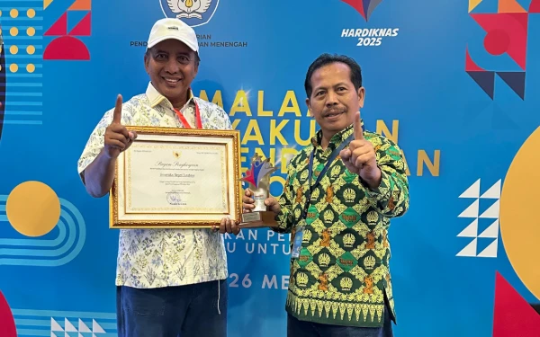 Thumbnail Berita - Unesa Raih Penghargaan Bergengsi PPG 2024, Bukti Komitmen Cetak Guru Profesional Masa Depan