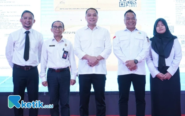 Thumbnail Berita - Serahkan SK CPNS Surabaya, Eri Cahyadi: Tidak Boleh Ada ASN yang Jadi Makelar Perizinan