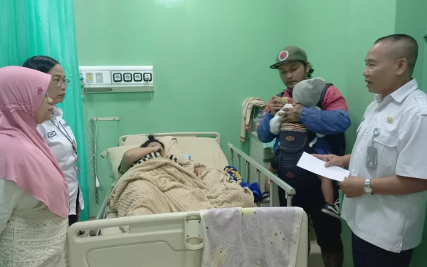 Thumbnail Berita - ‎Ramai di Medsos Ibu Melahirkan Tertahan di RS Karsa Husada Kota Batu, Begini Kronologinya