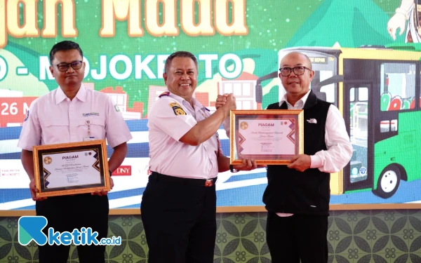 Dukung Layanan Nontunai Trans Jatim, Bank Jatim Raih Apresiasi Pemprov