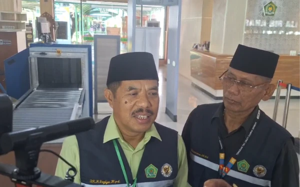 Thumbnail 2 Calon Haji Embarkasi Surabaya Batal Berangkat ke Tanah Suci, Ini Penjelasannya