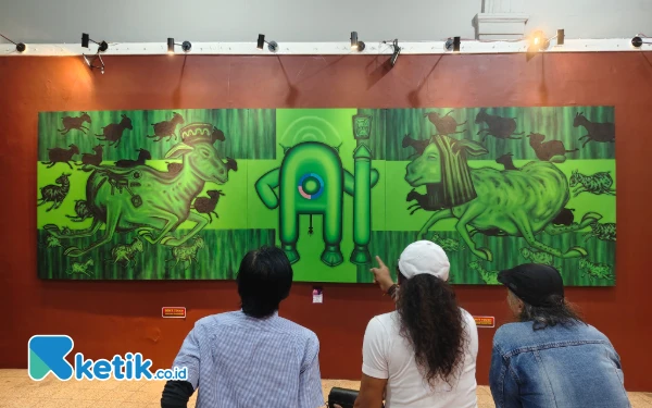 Thumbnail Unik! 2 Pelukis Beda Aliran Gelar Pameran Bersama, Ini Hasilnya