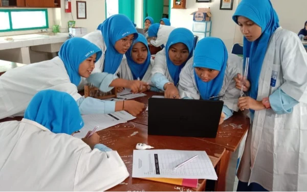 Thumbnail Berita - Tembus ke Universitas Indonesia, Griselda Valensia Ungkap  SMA Nurul Jadid Berhasil Dorong Mimpinya