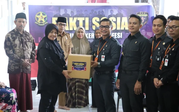 Thumbnail Berita - KKP di Polres Batu, Serdik Sespimmen Polri Juga Salurkan Bansos ke Pesantren