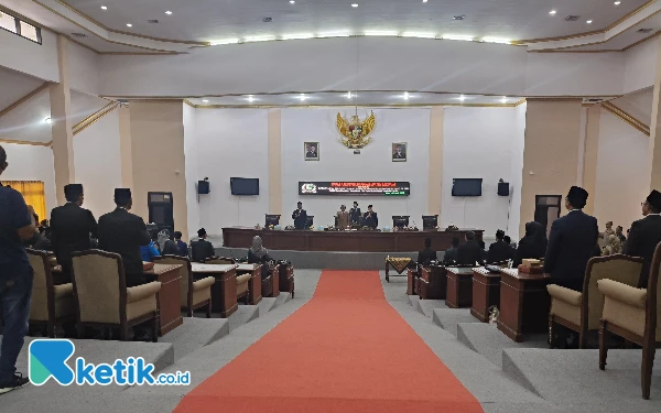 Thumbnail Berita - Pengesahan Raperda APBD dan KTR, DPRD Sampang Fokus Tata Kelola dan Kesehatan