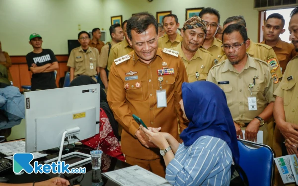 Thumbnail Berita - Gubernur Jateng Ahmad Luthfi Dorong Bupati/Wali Kota Siapkan Skema Gratiskan SD-SMP Swasta