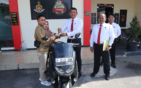 Thumbnail Berita - Polisi Kembalikan Motor Fredi yang Digelapkan, Proses Cepat dan Tanpa Biaya
