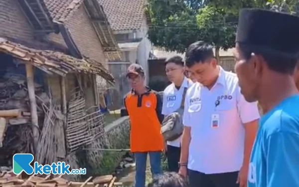 Thumbnail Berita - Beri Makan Sapi Ternaknya, Nenek di Jember Meninggal Tertimpa Atap Kandang