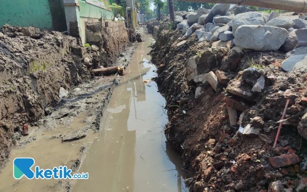 Proyek Pokir, TPT Ratusan Juta di Sepanyul Jombang Dikerjakan saat Air Masih Tinggi