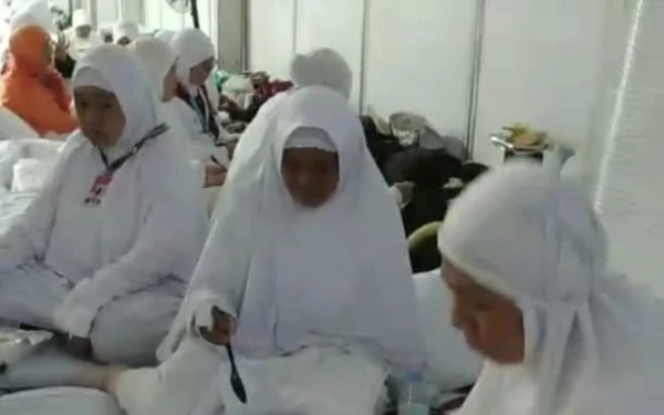 Thumbnail Berita - Suhu Tanah Suci Capai 50 Derajat Celcius, Jemaah Haji Kota Batu Diimbau Tidak Keluar Tenda Wukuf