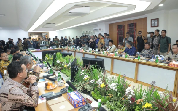 Thumbnail Berita - Wakil Bupati Asahan Hadiri RUPS Bank Sumut, Bobby Nasution Rombak Direksi