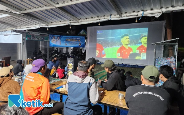 Thumbnail Berita - Semarak Porprov Jatim 2025 Warnai Keseruan Nobar Timnas Vs China di Warkop Cak Kia Malang