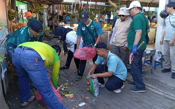 Thumbnail Berita - Bersih Pasar, Jaga Alam: Aksi Nyata Bondowoso Rayakan Hari Lingkungan Hidup 2025