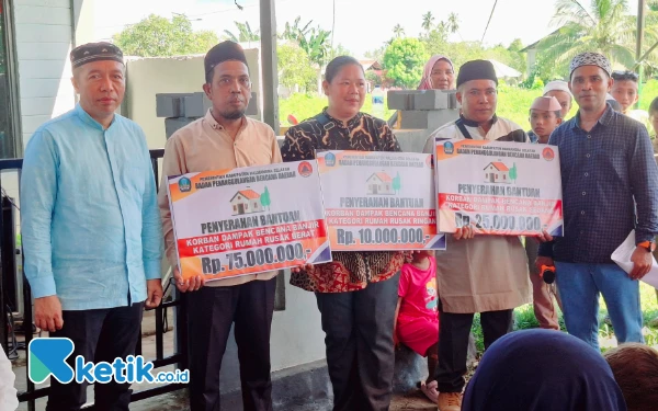 Thumbnail Berita - [Foto] BPBD Halsel Serahkan Bantuan Perbaikan Rumah ke 24 Warga Gane Timur di Momen Idul Adha