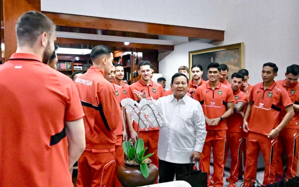 Thumbnail Pesan Prabowo Jelang Timnas Terbang ke Jepang: Jangan Minder, Kita Bangsa Besar!