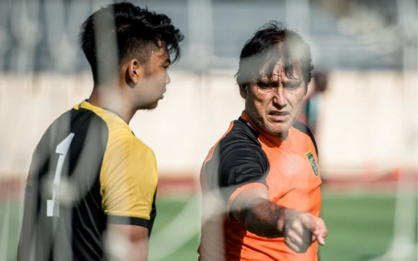 Dipastikan Pindah, Pelatih Kiper Beny van Breukelen Beberkan Kenangan Tak Terlupakan di Persebaya