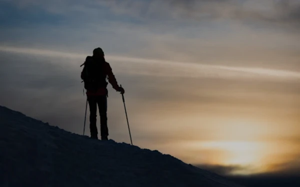 Thumbnail Berita - Letusan Gunung Raung Paksa Penutupan Jalur, 23 Pendaki Gagal Mendaki