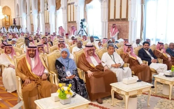 Thumbnail Penuhi Undangan Putra Mahkota Kerajaan Arab Saudi, Gubernur Khofifah Hadiri Pertemuan Tahunan Haji di Istana Mina