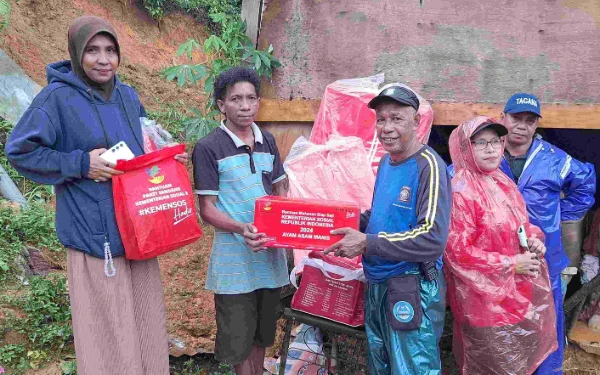Thumbnail Kemensos Bergerak Cepat Tangani Longsor Ambon, Salurkan Bantuan untuk 80 Warga Terdampak