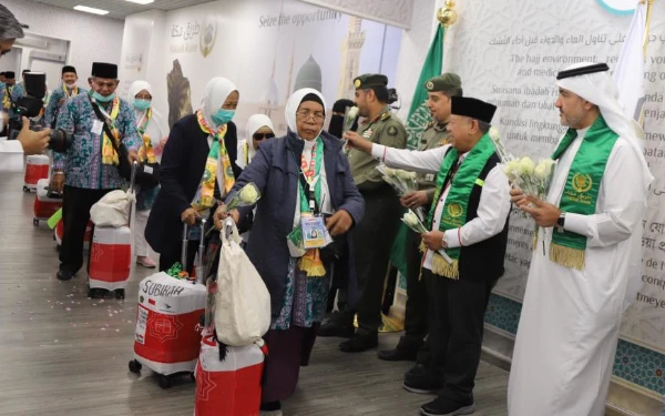 Thumbnail Berita - Masjidil Haram Padat, Jemaah Haji Indonesia Diimbau Tetap di Hotel pada 12-13 Zulhijah