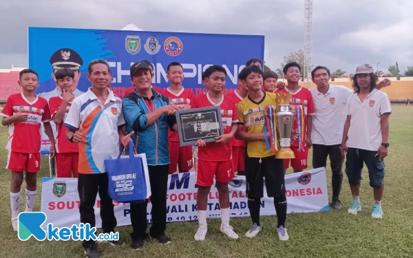 Thumbnail Berita - Benteng FC Ngawi Raih Juara Piala Wali Kota Madiun 2025 Kategori U-13